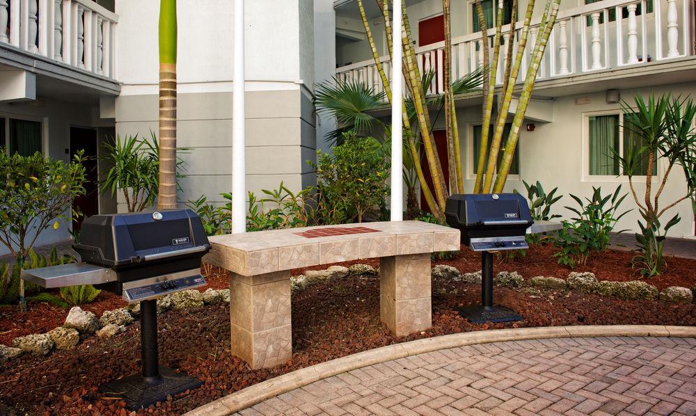 Residence Inn Miami Coconut Grove Exterior photo